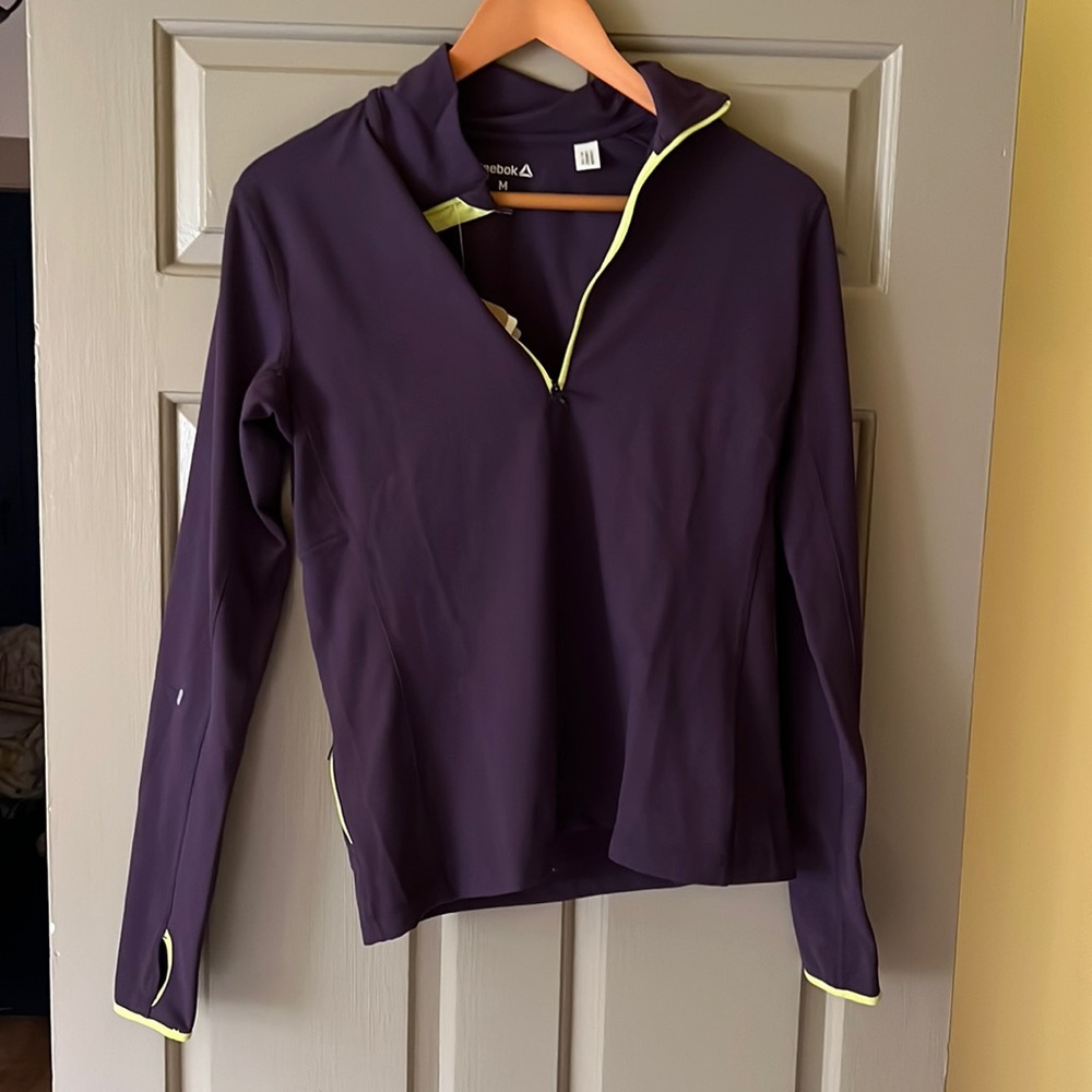 Reebok workout slim sweatshirt. Size medium. Brand new.